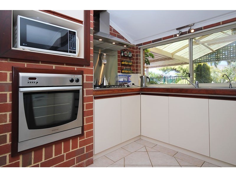 8 Dunblane Court, Kinross WA 6028