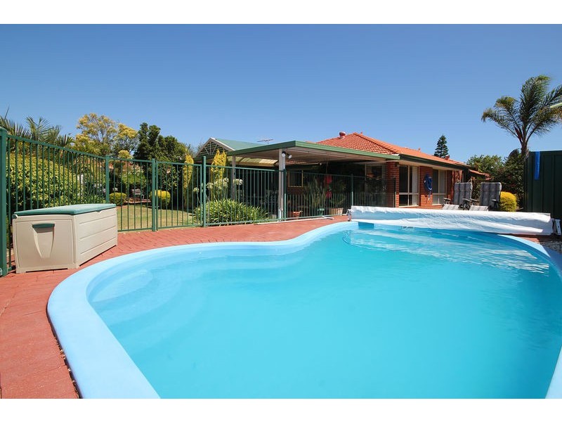 8 Dunblane Court, Kinross WA 6028