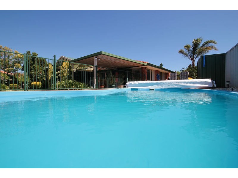 8 Dunblane Court, Kinross WA 6028