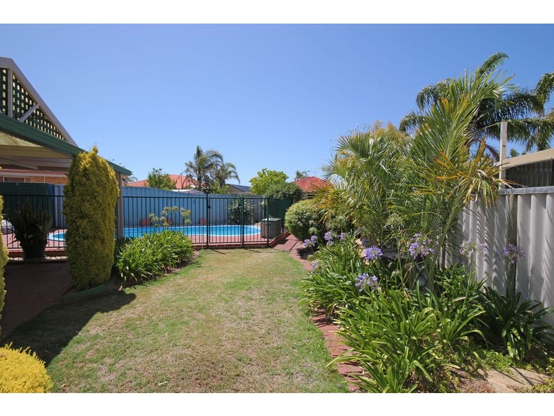 8 Dunblane Court, Kinross WA 6028