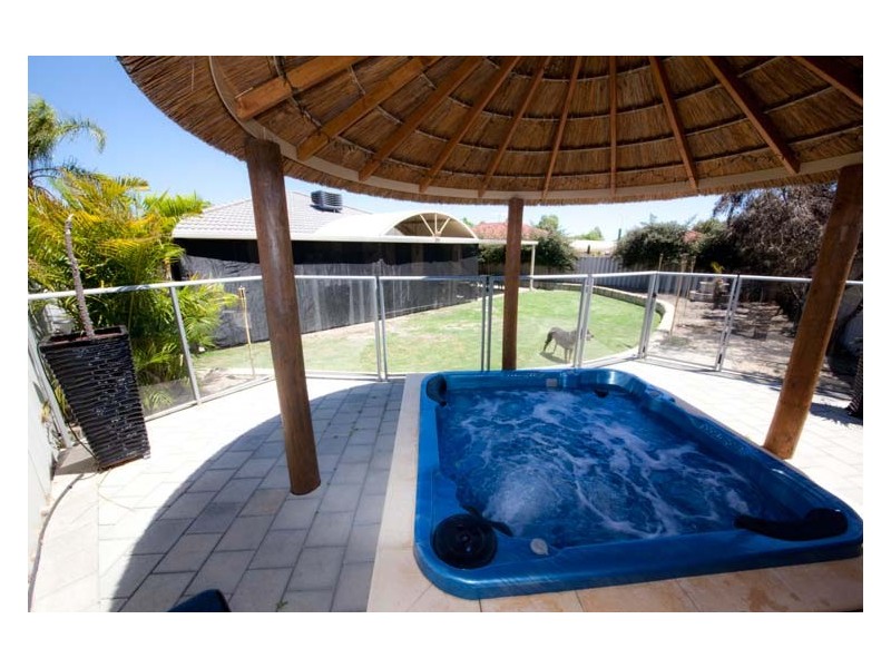 5 Ohio  Pl, Marangaroo WA 6064