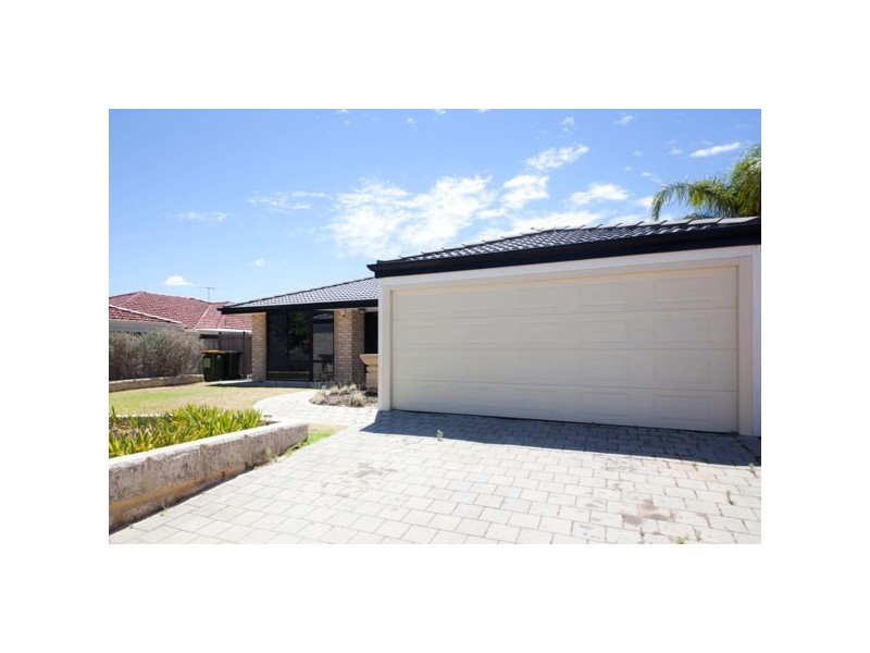 5 Ohio  Pl, Marangaroo WA 6064