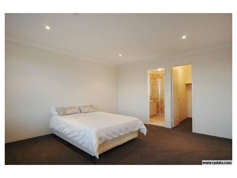 10 Gilbank Cres, Kinross WA 6028