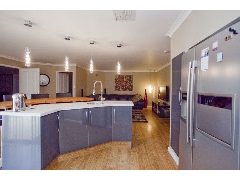 10 Spinnaker Drive, Ocean Reef WA 6027