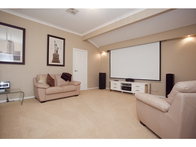 10 Spinnaker Drive, Ocean Reef WA 6027