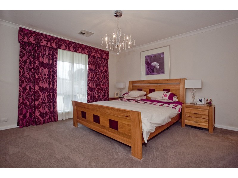 10 Spinnaker Drive, Ocean Reef WA 6027