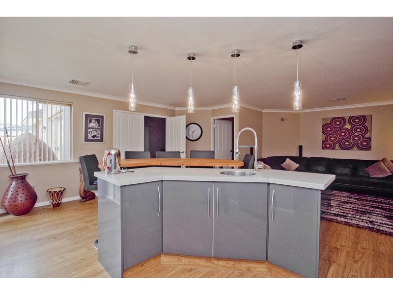 10 Spinnaker Drive, Ocean Reef WA 6027