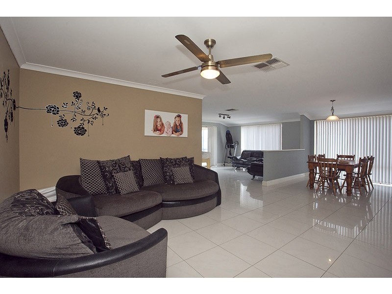 47 Mallina Circuit, Carramar WA 6031