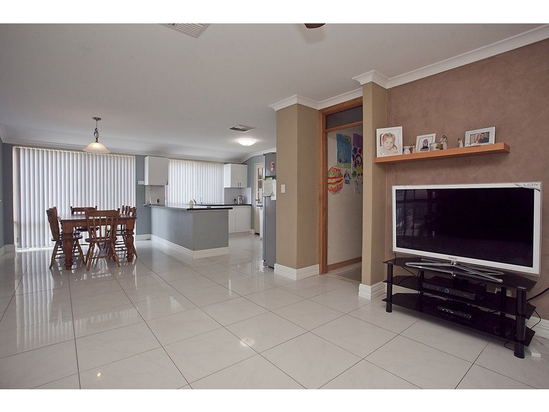 47 Mallina Circuit, Carramar WA 6031