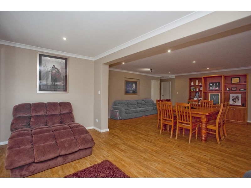 24 Enfield Turn, Carramar WA 6031
