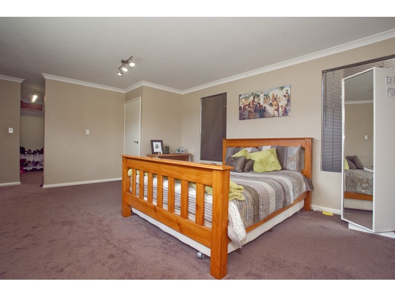 24 Enfield Turn, Carramar WA 6031