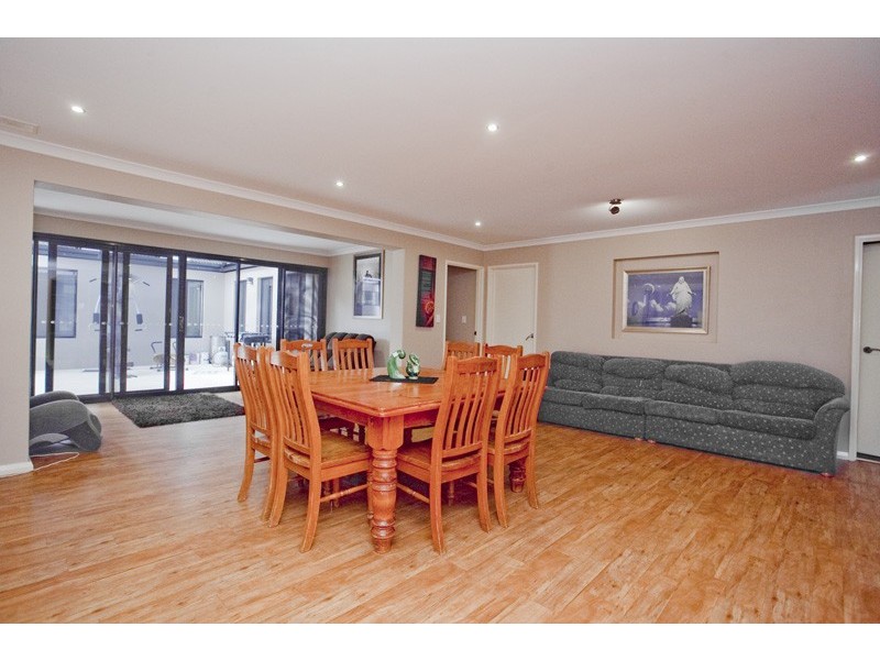 24 Enfield Turn, Carramar WA 6031