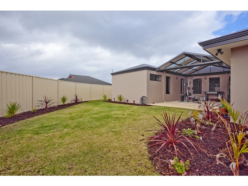 24 Enfield Turn, Carramar WA 6031