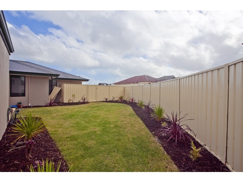 24 Enfield Turn, Carramar WA 6031