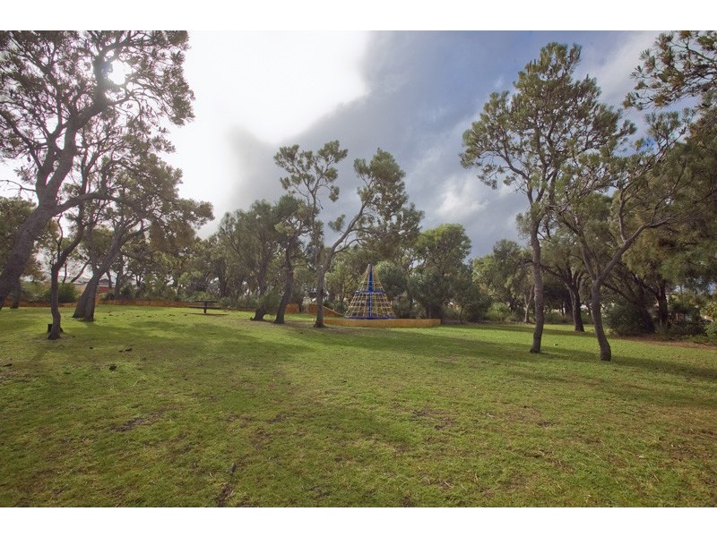 24 Enfield Turn, Carramar WA 6031