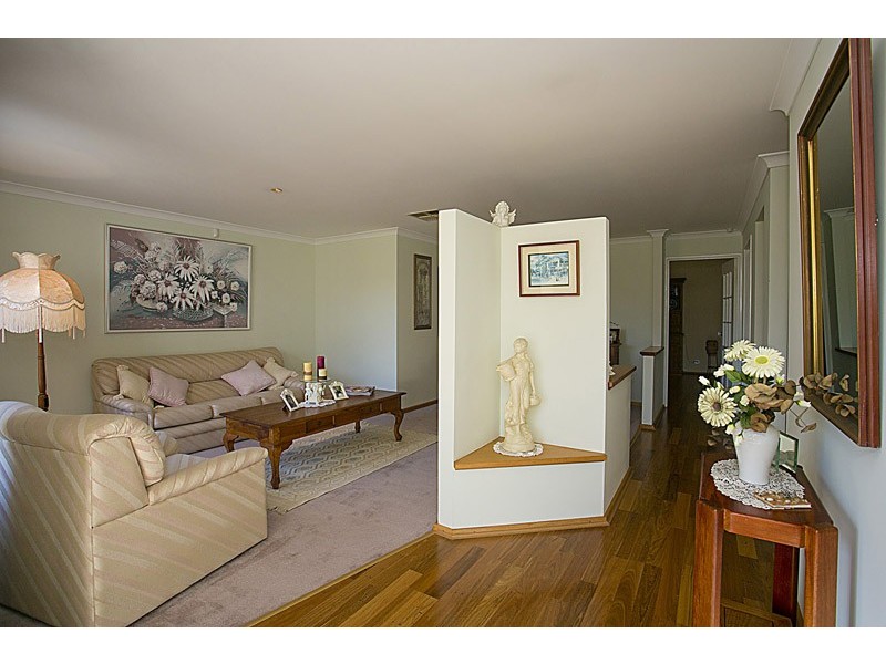 8 Whitmore Tce, Heathridge WA 6027