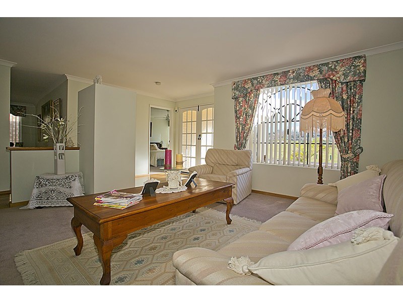 8 Whitmore Tce, Heathridge WA 6027