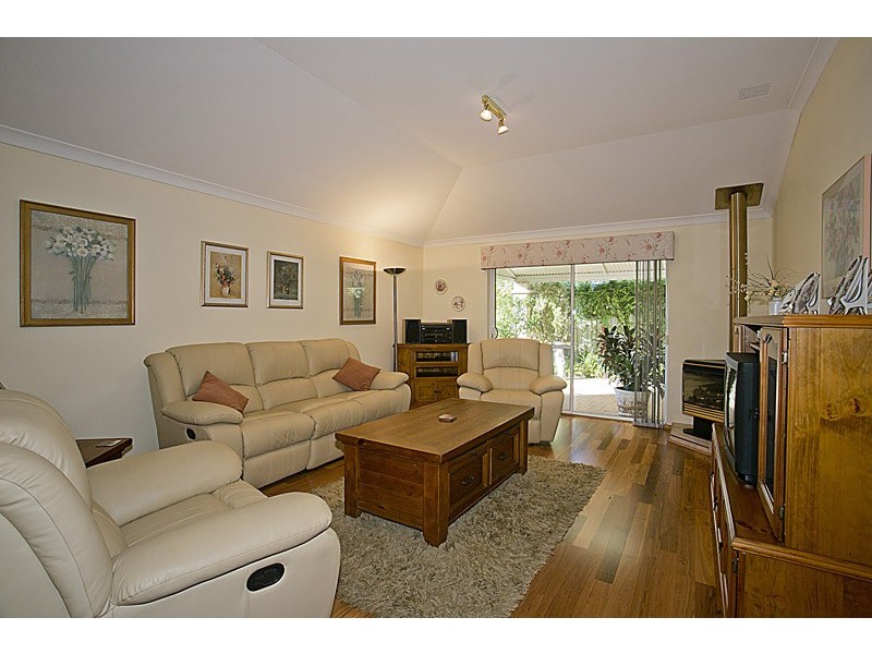 8 Whitmore Tce, Heathridge WA 6027