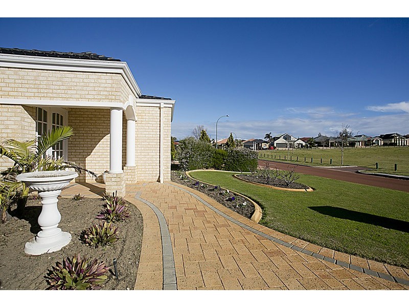 8 Whitmore Tce, Heathridge WA 6027