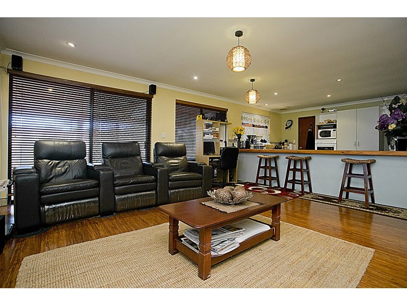 19 Coolamine close, Carramar WA 6031