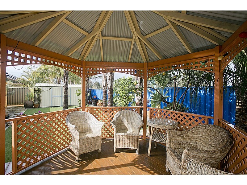 19 Coolamine close, Carramar WA 6031