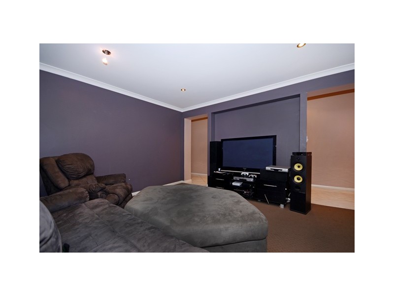 57 Kingsway, Madeley WA 6065