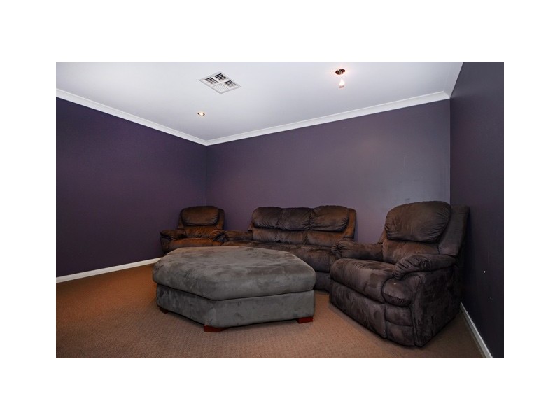 57 Kingsway, Madeley WA 6065