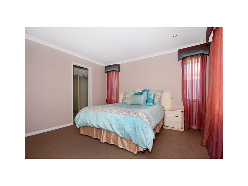 57 Kingsway, Madeley WA 6065