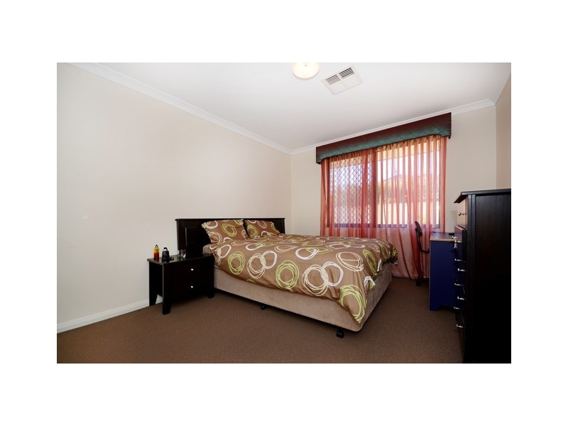 57 Kingsway, Madeley WA 6065