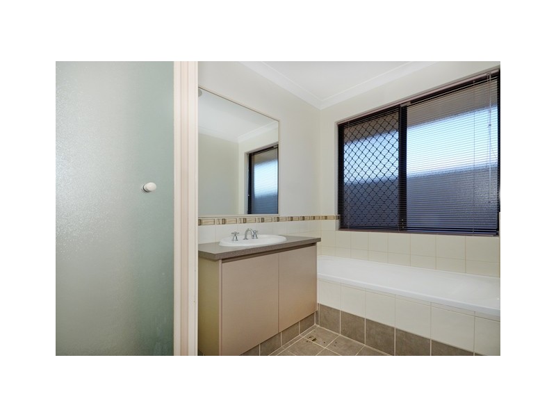 57 Kingsway, Madeley WA 6065