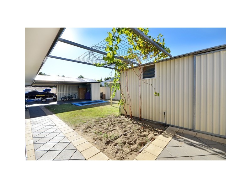 57 Kingsway, Madeley WA 6065
