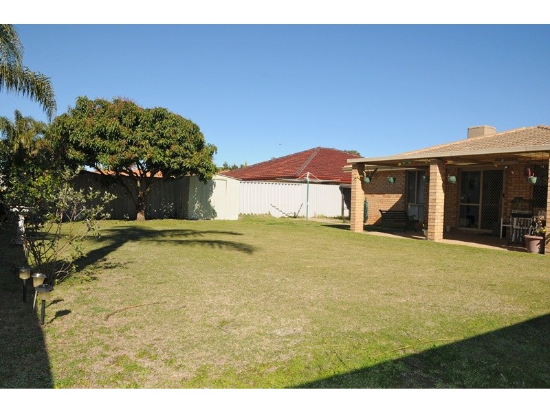 14 Addington Way, Marangaroo WA 6064
