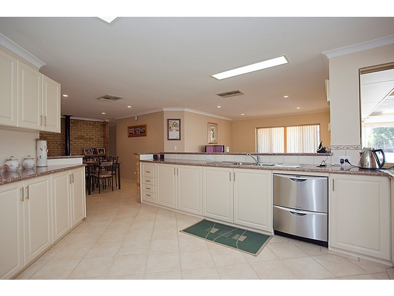 4 Bacchante Circle, Ocean Reef WA 6027