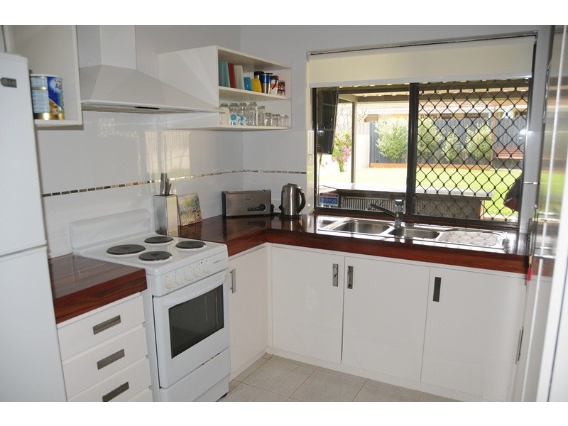 2/44 Hudson Ave, Girrawheen WA 6064