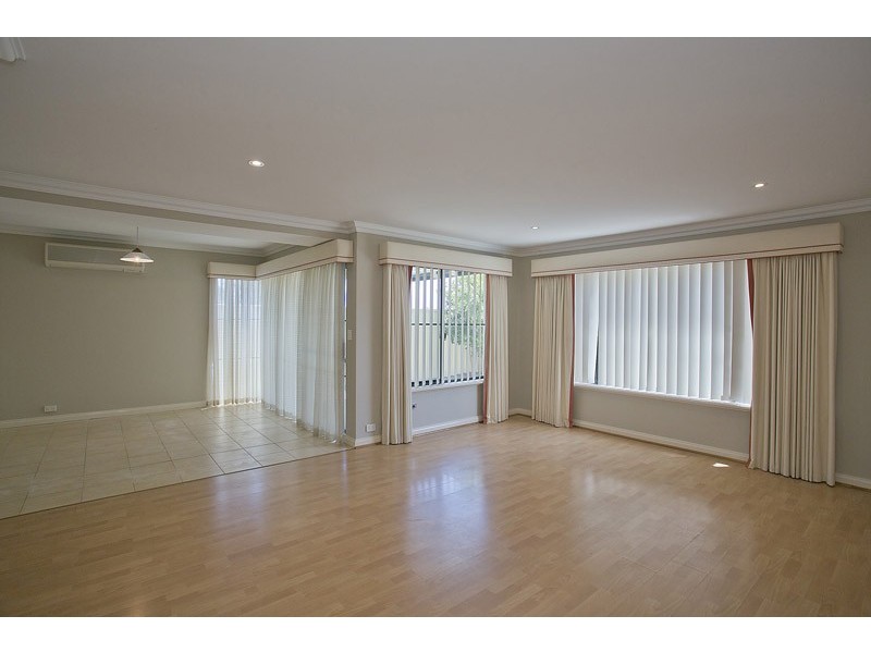 4/45 Halliday Grove, Hillarys WA 6025