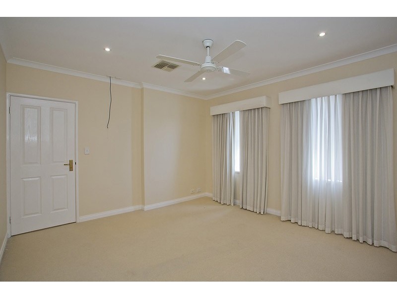 4/45 Halliday Grove, Hillarys WA 6025