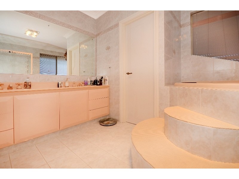 54 Belleview Crescent, Dianella WA 6059