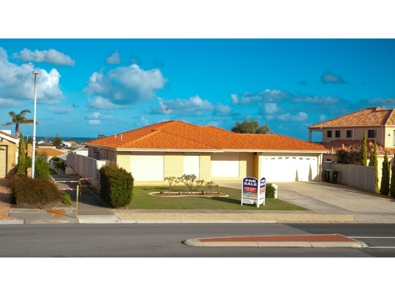 18 Dampier Avenue, Mullaloo WA 6027