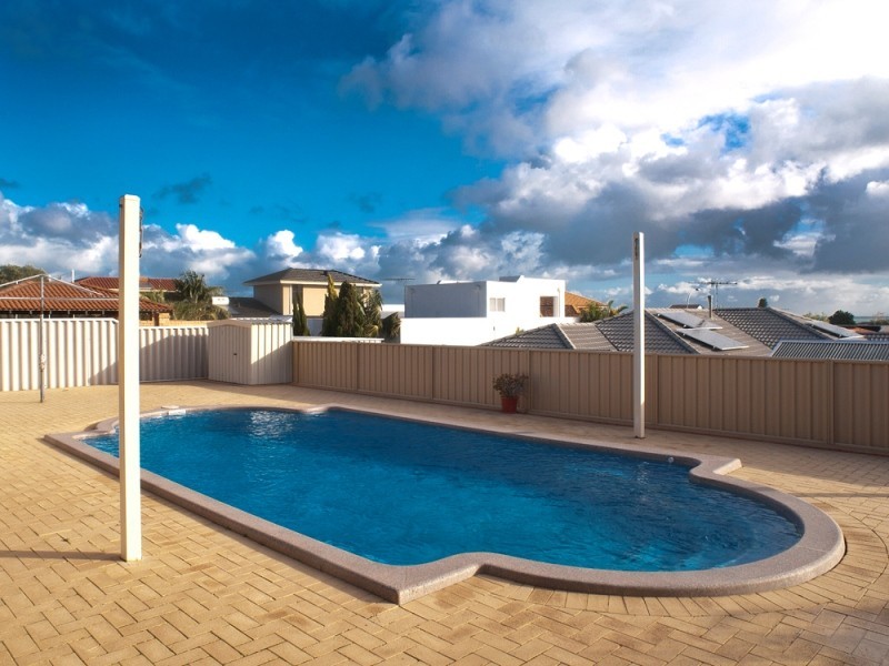 18 Dampier Avenue, Mullaloo WA 6027