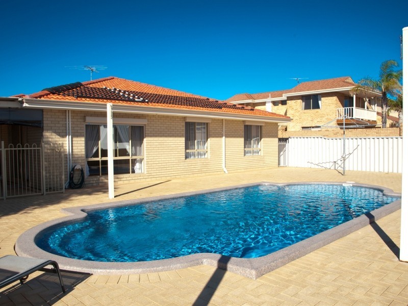 18 Dampier Avenue, Mullaloo WA 6027