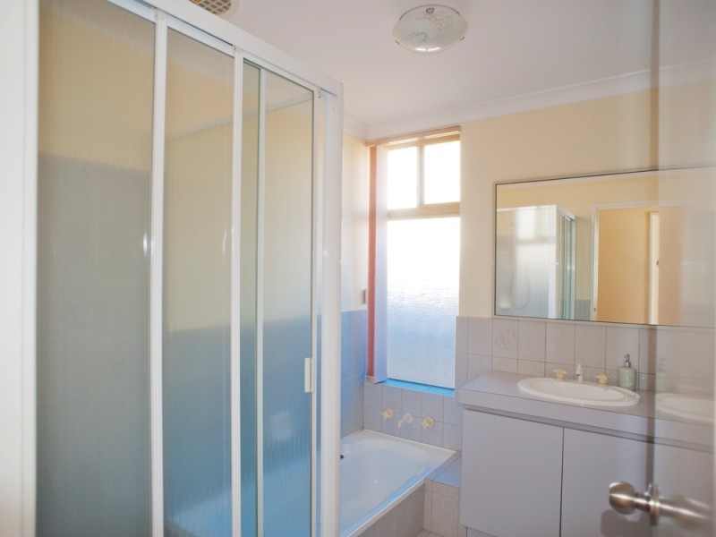 18 Dampier Avenue, Mullaloo WA 6027