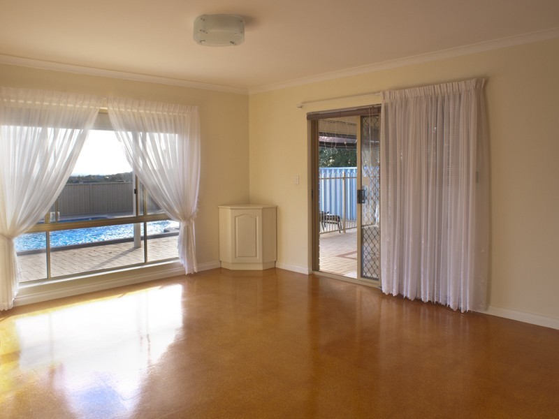 18 Dampier Avenue, Mullaloo WA 6027