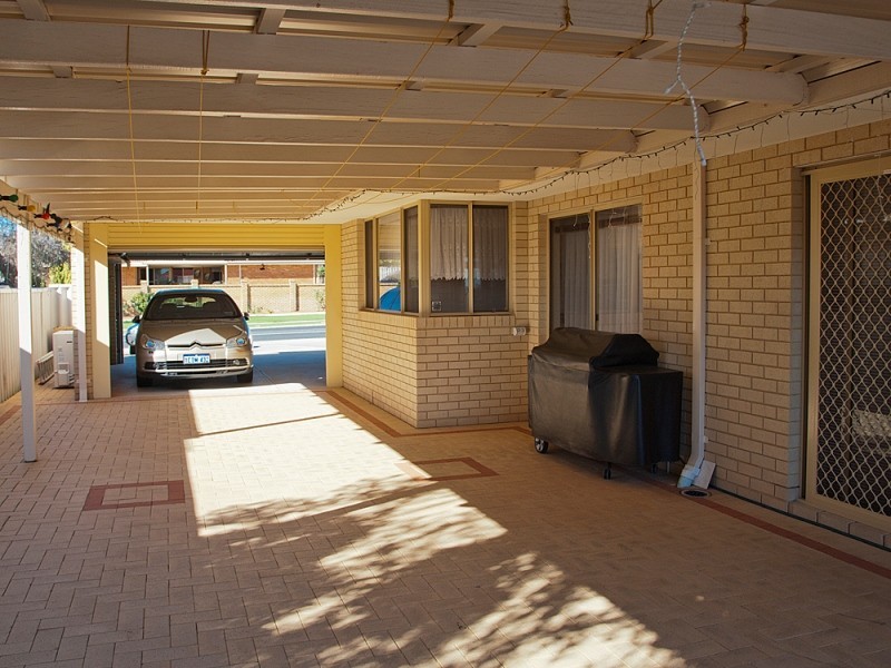 18 Dampier Avenue, Mullaloo WA 6027