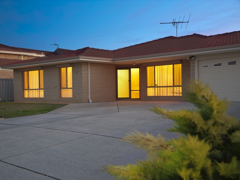 18 Dampier Avenue, Mullaloo WA 6027