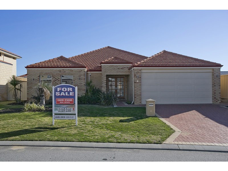 4 Daytona Drive, Iluka WA 6028