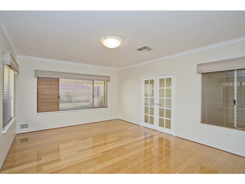 4 Daytona Drive, Iluka WA 6028