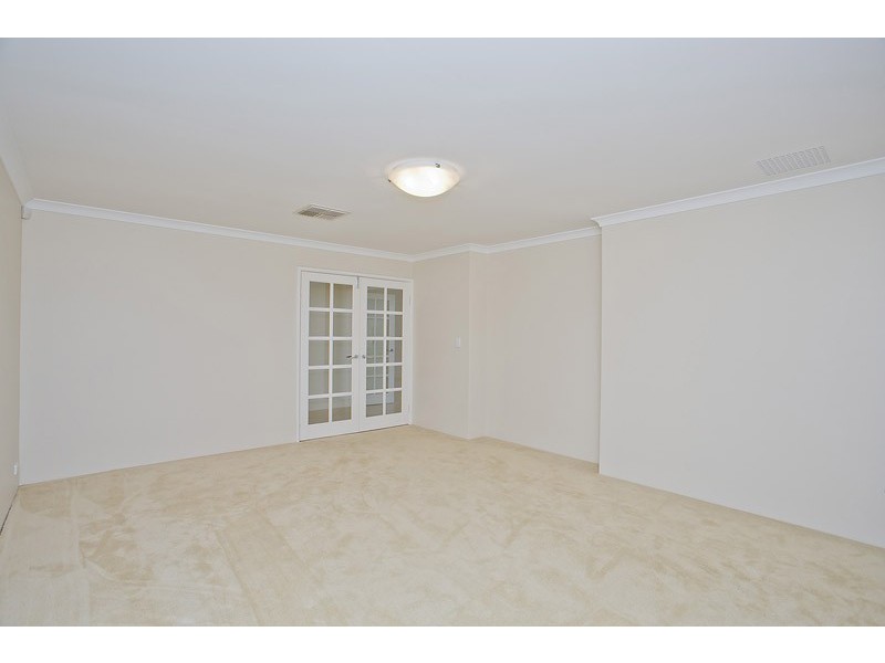 4 Daytona Drive, Iluka WA 6028