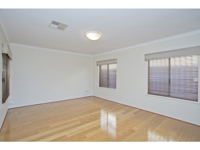 4 Daytona Drive, Iluka WA 6028