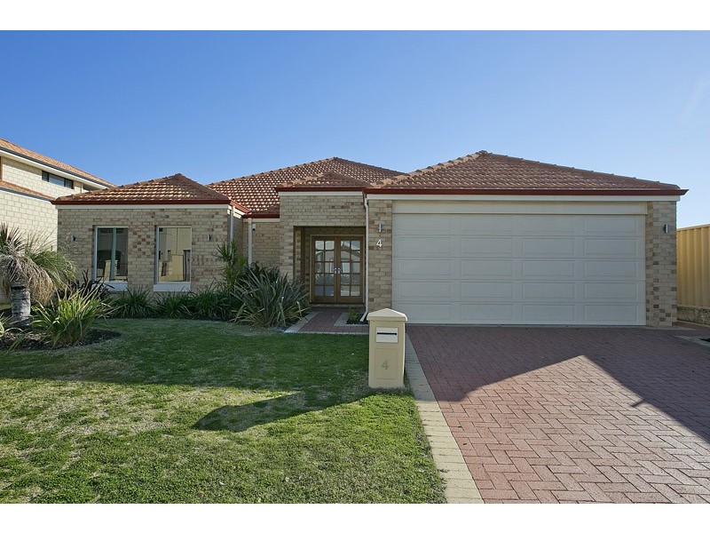 4 Daytona Drive, Iluka WA 6028