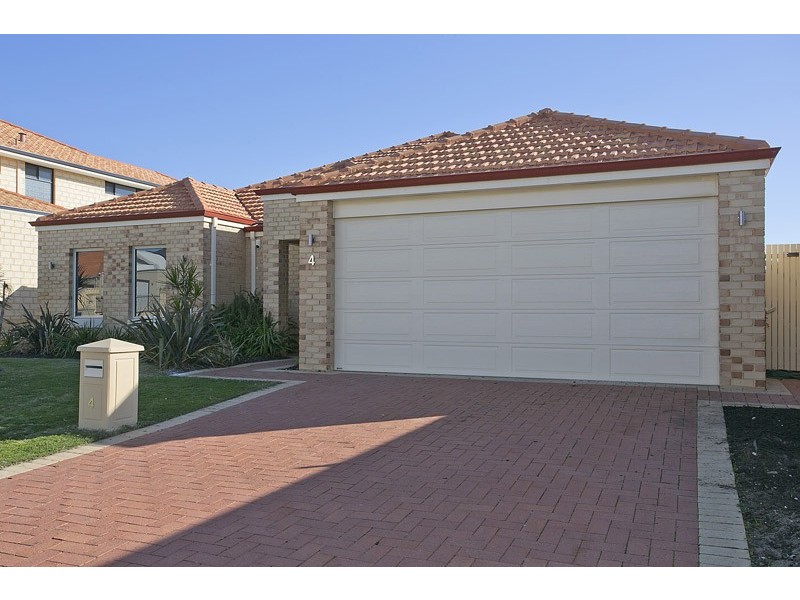 4 Daytona Drive, Iluka WA 6028
